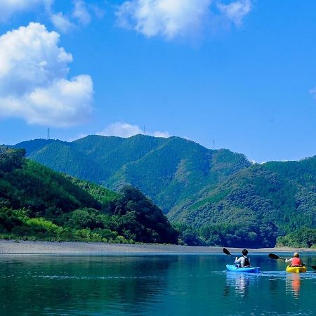 四万十川まで歩いて行ける 一棟まるっと貸し切りの宿 Gu Shimanto  Buitenkant foto