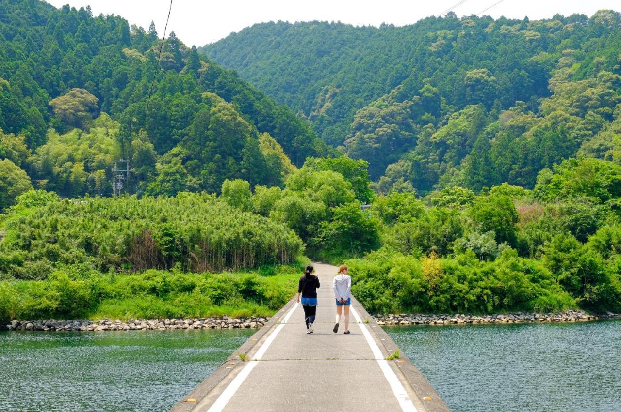 四万十川まで歩いて行ける 一棟まるっと貸し切りの宿 Gu Shimanto  Buitenkant foto